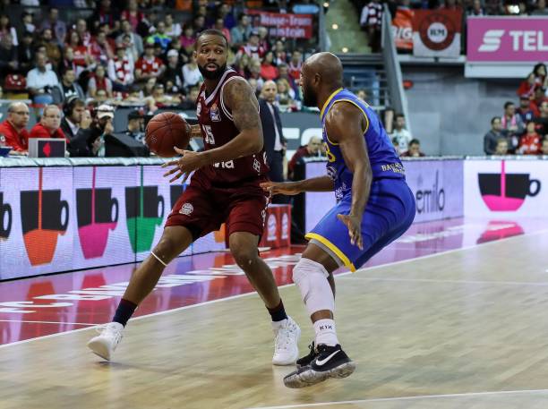 约翰逊在本 约翰逊在本