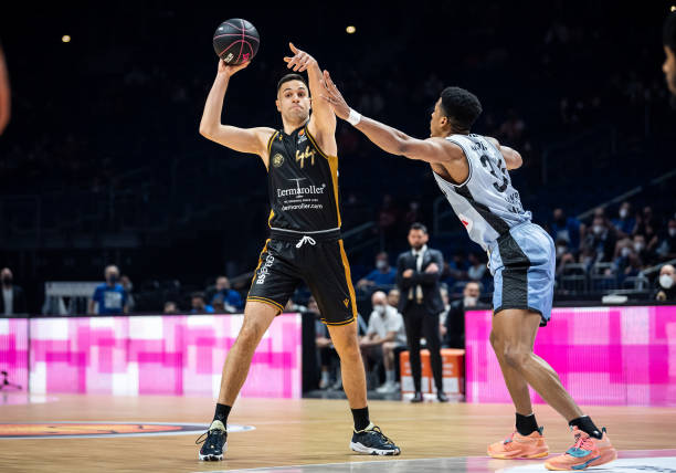 不仅因为他 不仅因为他